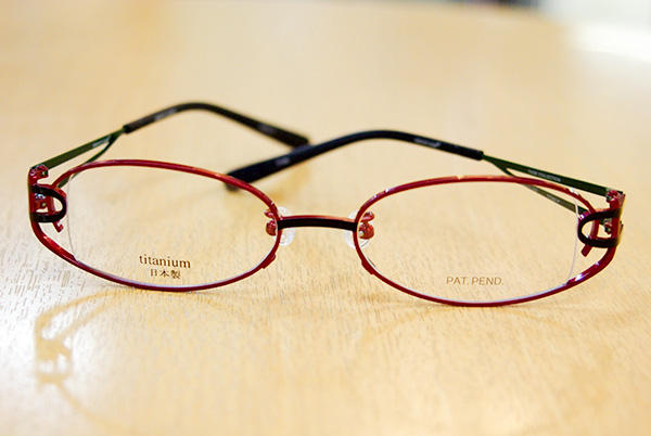 http://www.megane-eye.com/new/hold/melody-1.jpg